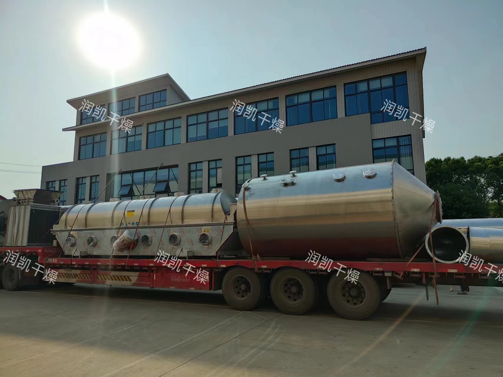 上海某客户定制的氯化钠干燥系统-振动流流化床顺利发货